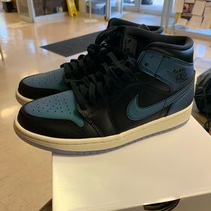 Air Jordan 1 Iridescent Black